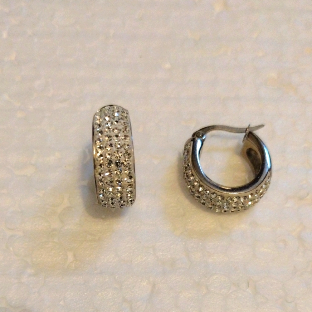 JMC Elegant Silver Hoop Earrings